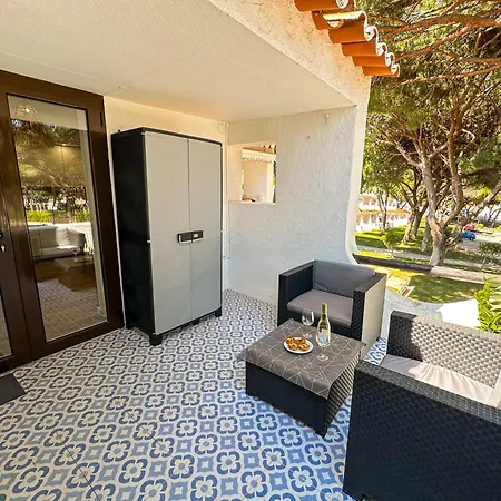 Апартаменты Homes Falesia Cozy With Terrace & 2 Swimming Pools