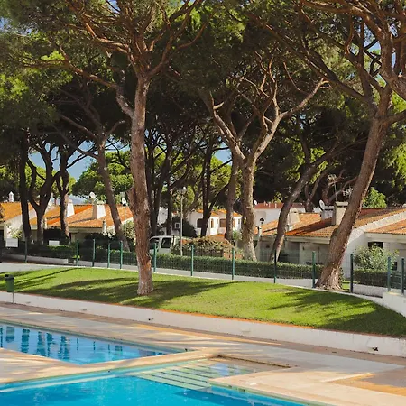 Апартаменты Homes Falesia Cozy With Terrace & 2 Swimming Pools